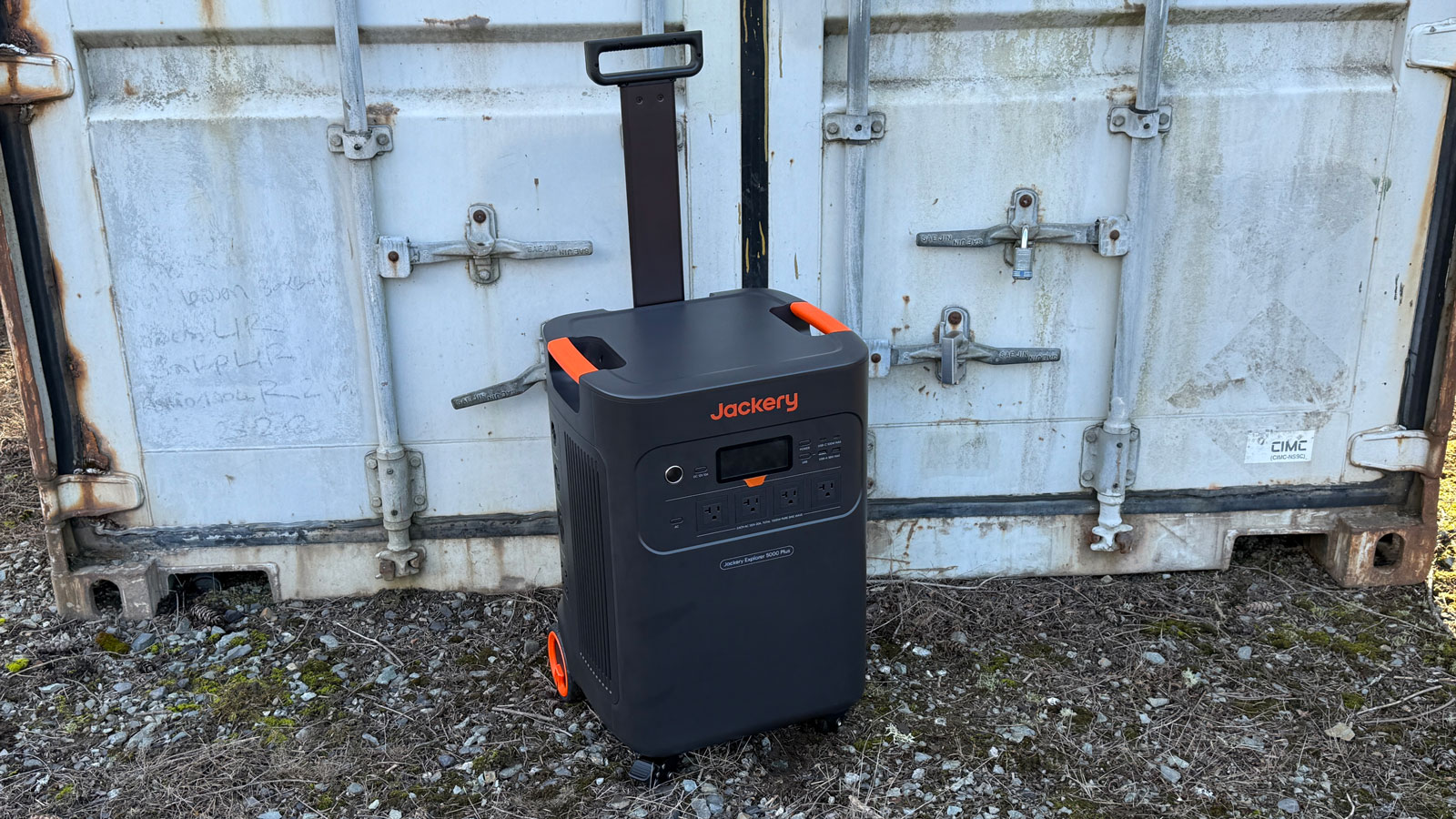  Jackery 5000 portable power station sitting on the ground
