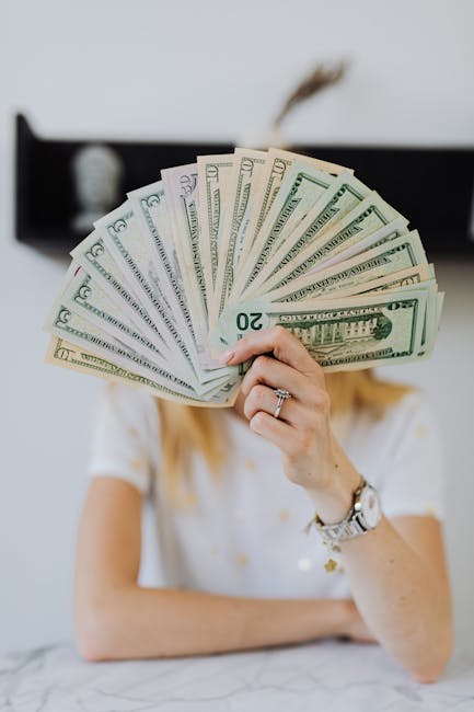 US Dollar Index dives to two-week low on Trump’s tariff threats and fiscal jitters