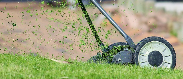 Which Side Of A Lawn Mower Blade Goes Up? (And What Happens If It’s Upside Down)