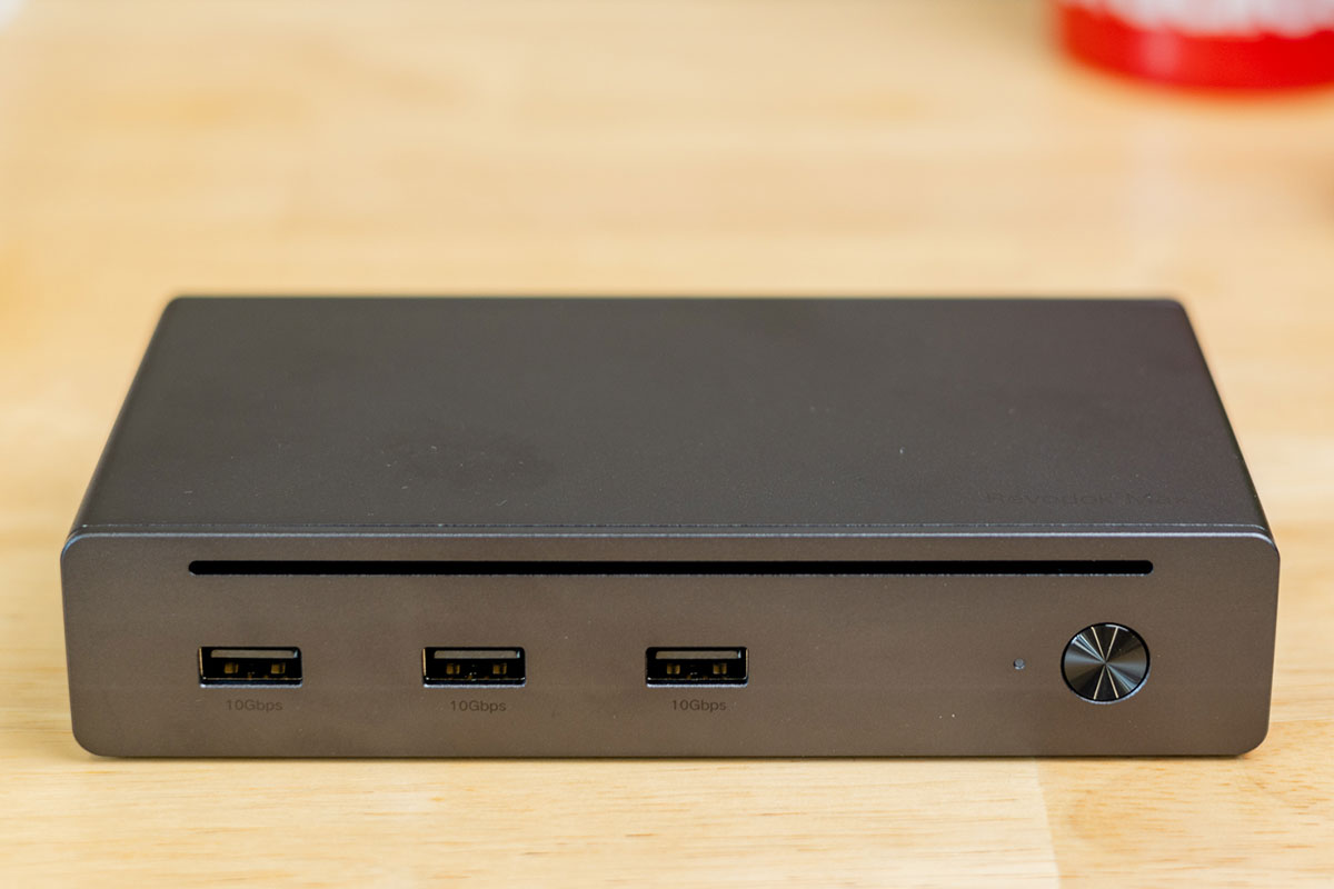 Ugreen Revodok Max 208 Thunderbolt 4 dock front