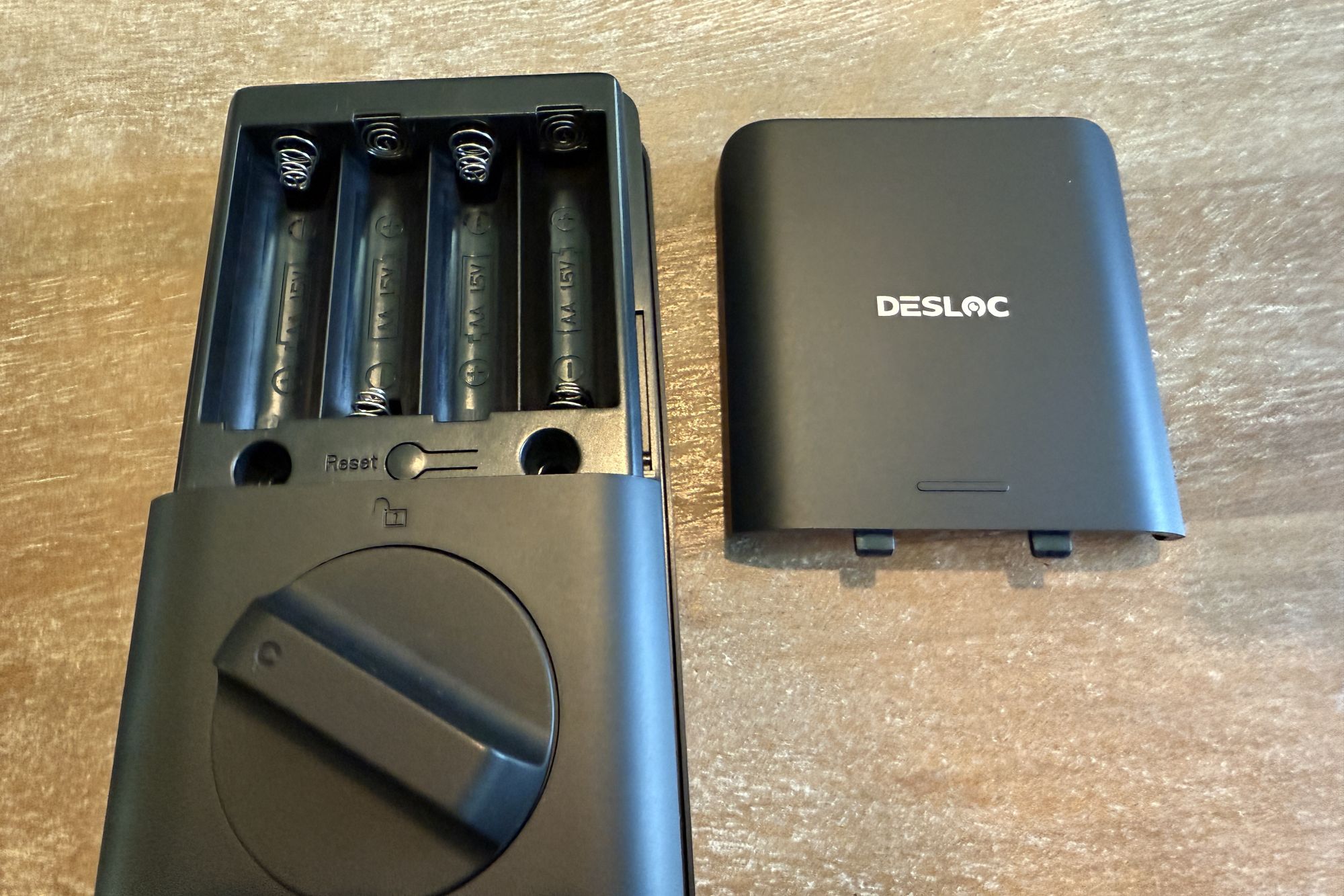 Desloc battery compartment