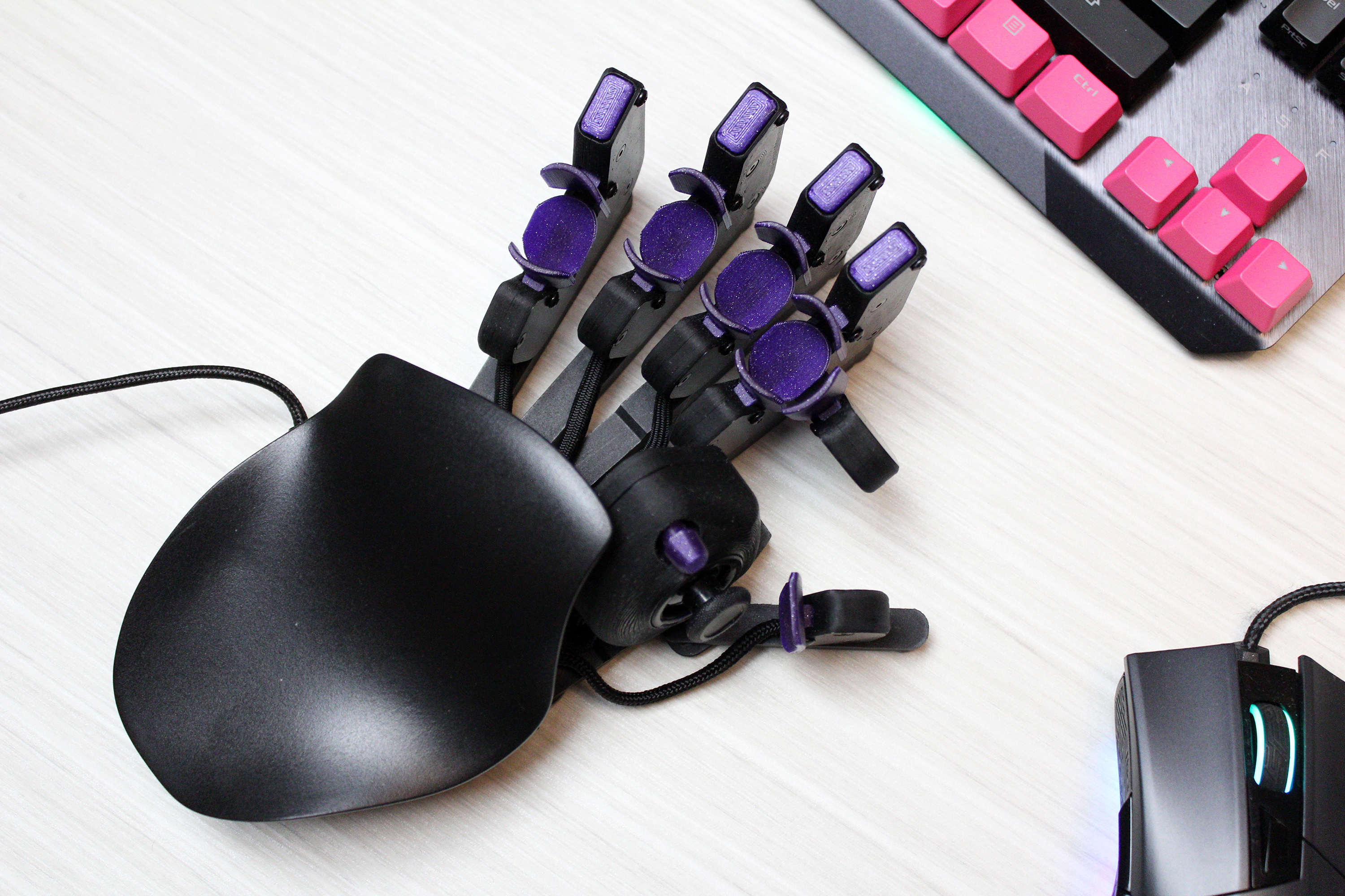 Azeron Cyborg Compact gaming keypad with keyboard and mouse