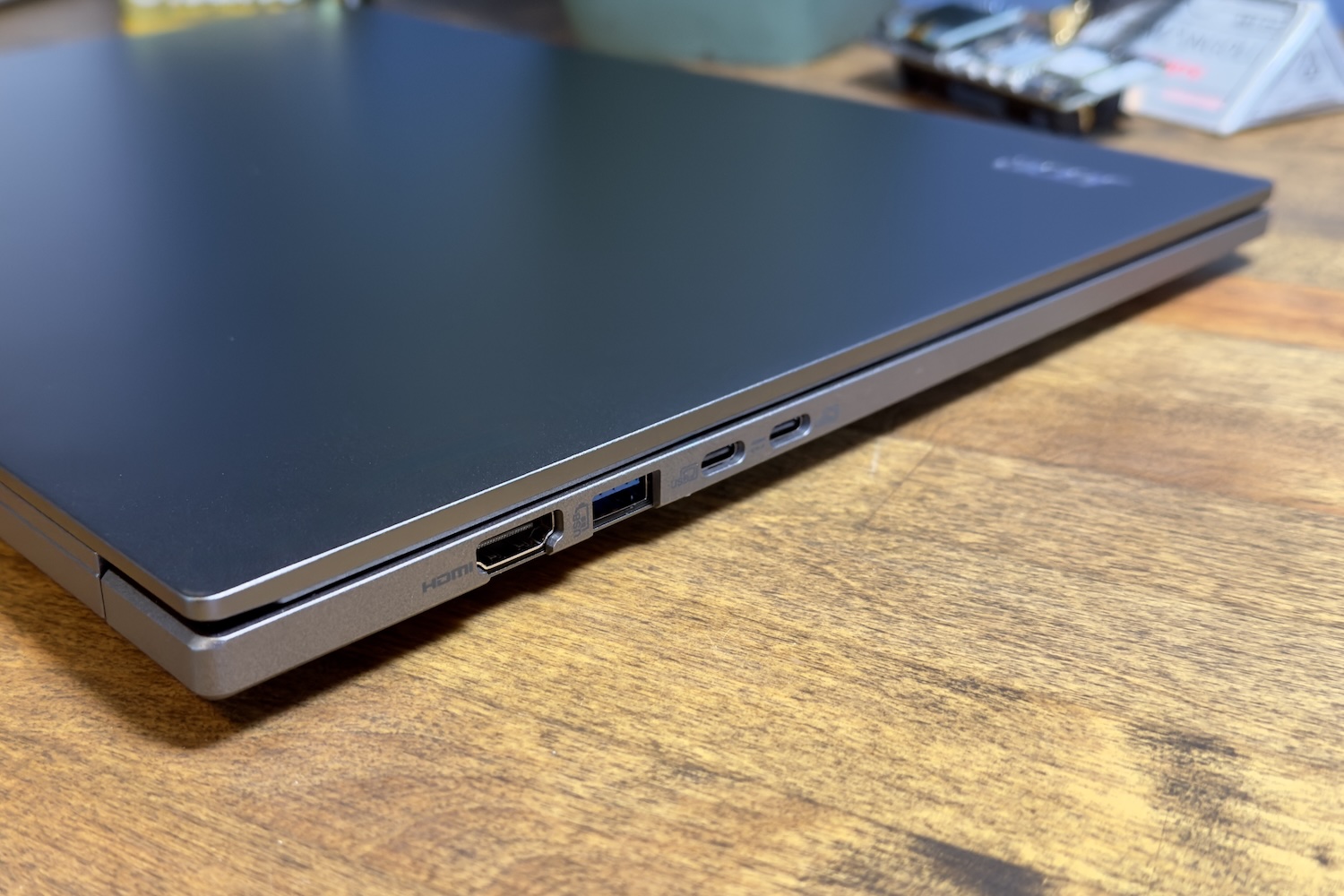 Acer Aspire 16 AI ports