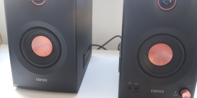 Edifier MR5 speakers close up