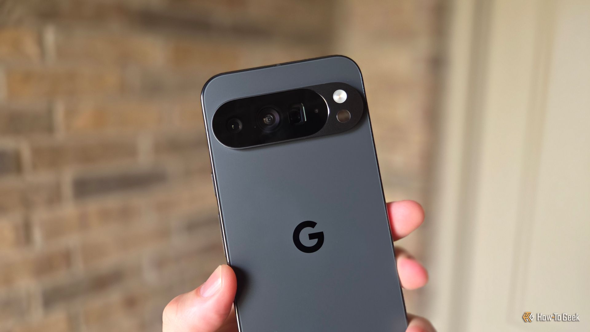 Pixel 10 Pro XL camera lens