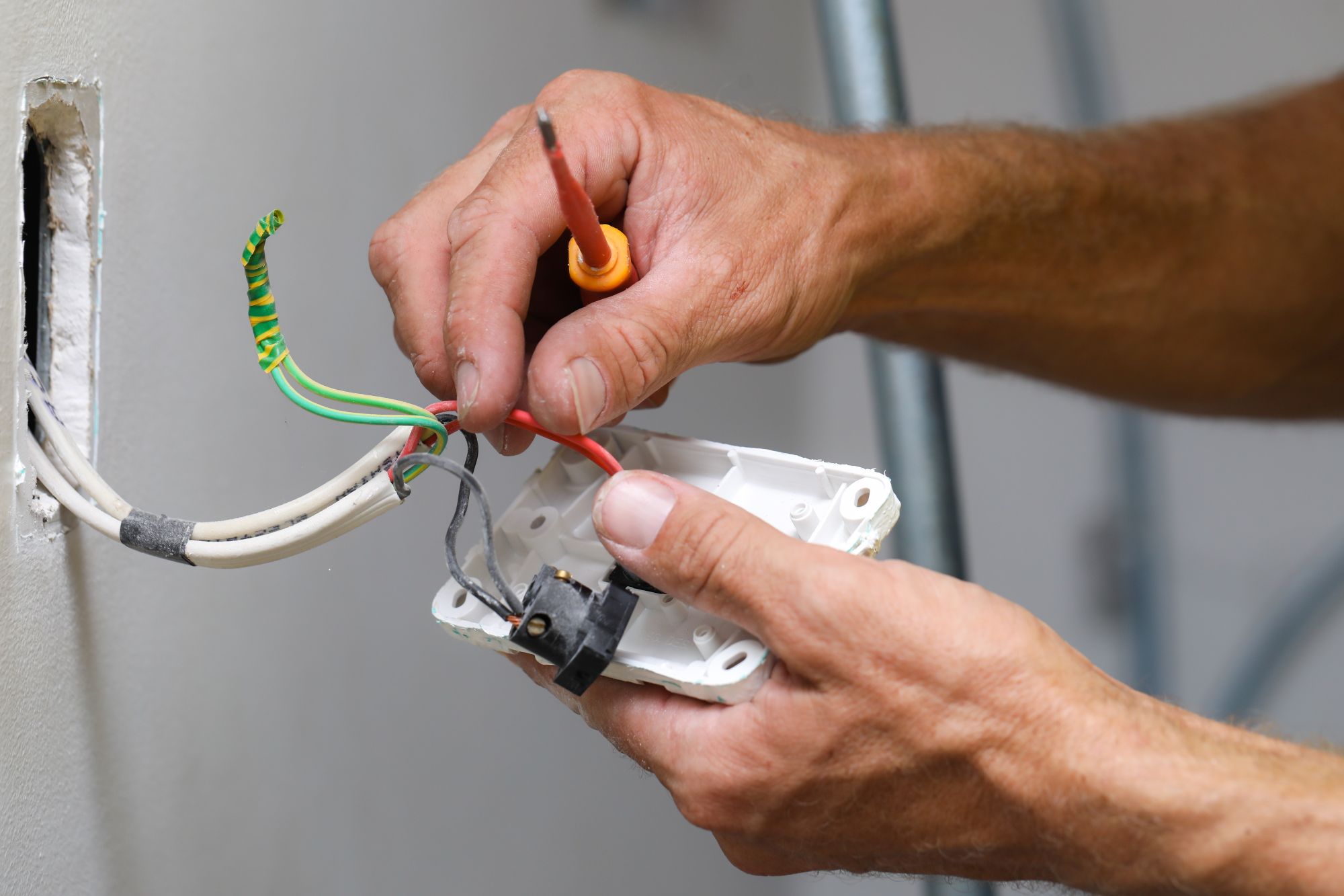 How to install a light switch
