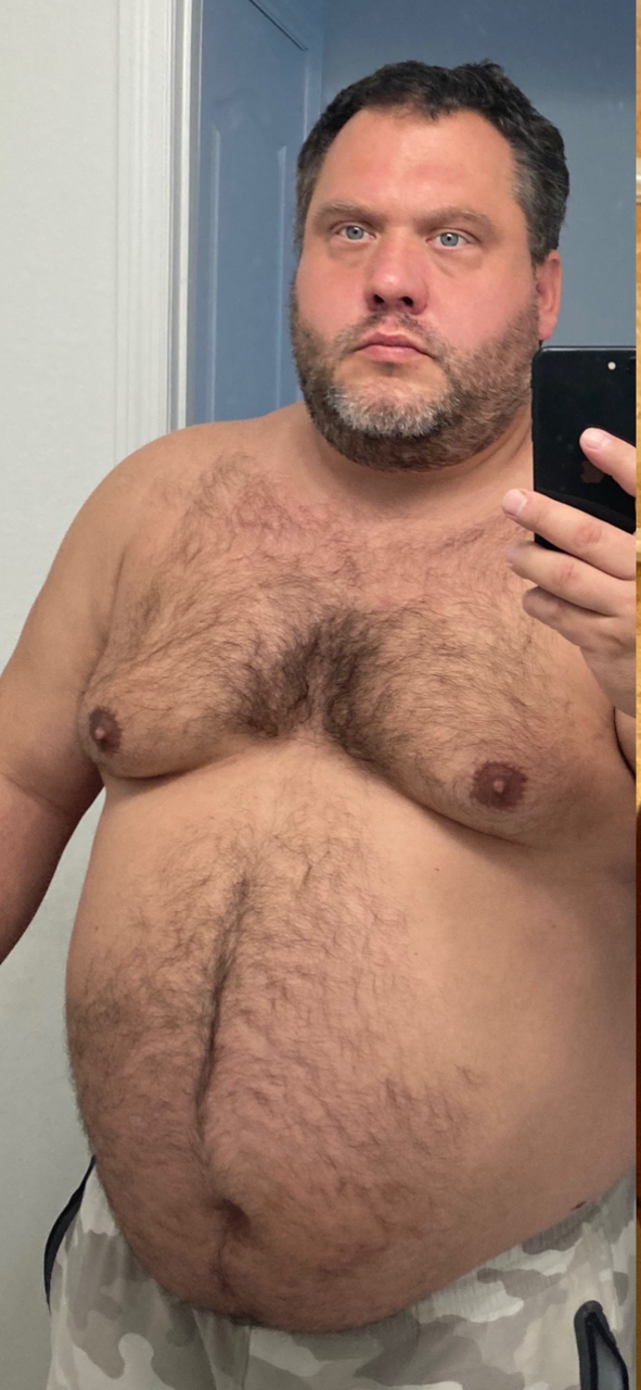 mirror picture of shirtless obese man holding phone