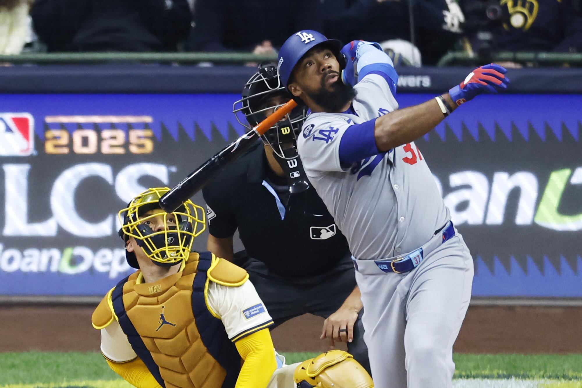 Teoscar Hernández hits a solo home run for the Dodgers in the second inning against Milwaukee.
